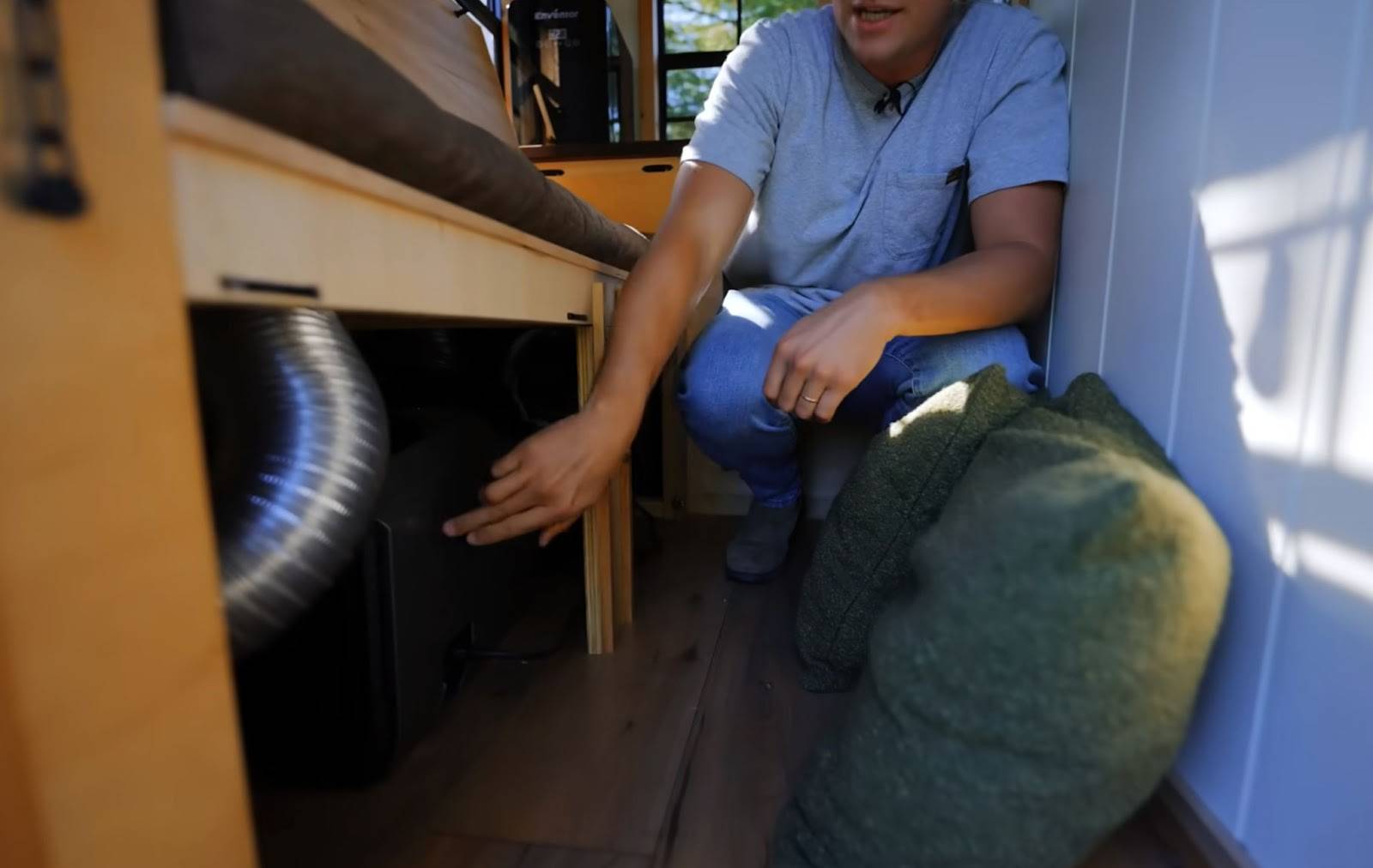 All Facilities In 19.46 Sq. Ft.! The World's Smallest Tiny House Built For $5,000_4