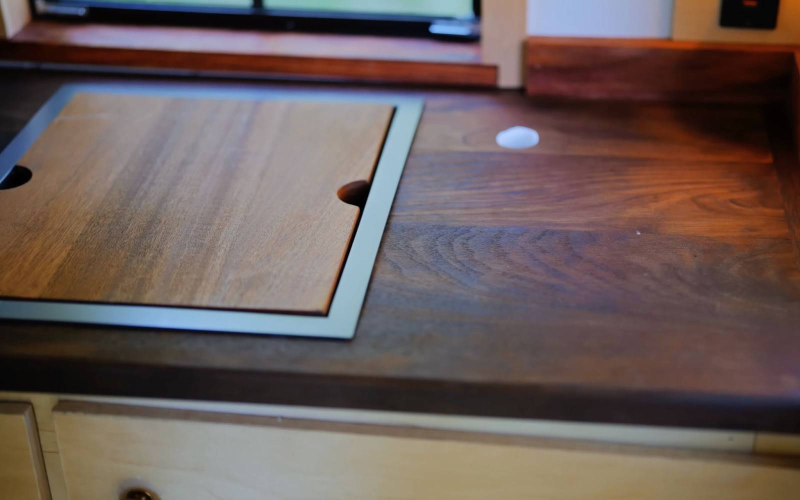 All Facilities In 19.46 Sq. Ft.! The World's Smallest Tiny House Built For $5,000_5