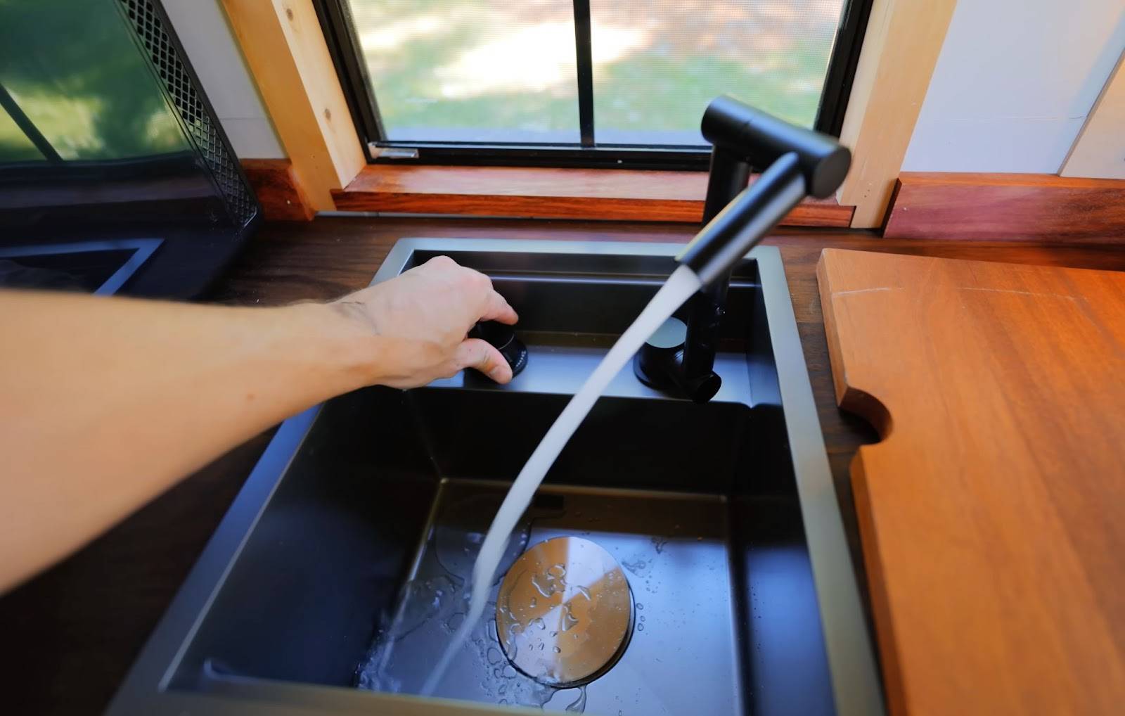 All Facilities In 19.46 Sq. Ft.! The World's Smallest Tiny House Built For $5,000_6