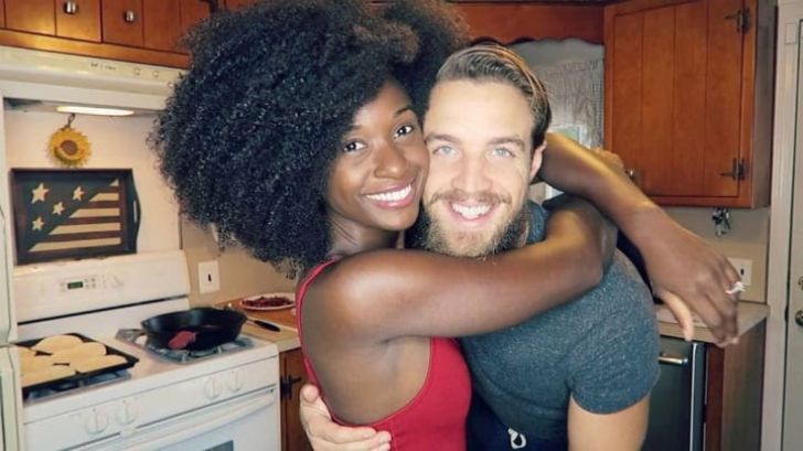 Couple Confused When Selfie Goes Viral Until They Read The Comments_1