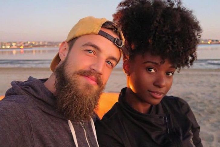 Couple Confused When Selfie Goes Viral Until They Read The Comments_15