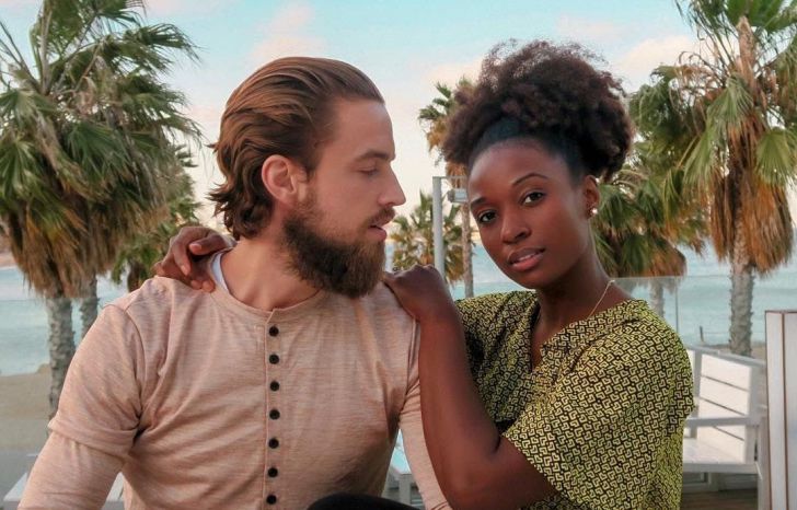 Couple Confused When Selfie Goes Viral Until They Read The Comments_17