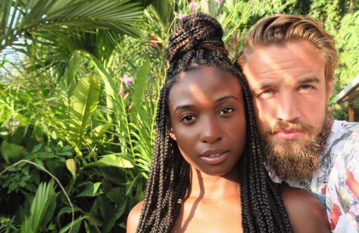 Couple Confused When Selfie Goes Viral Until They Read The Comments_18