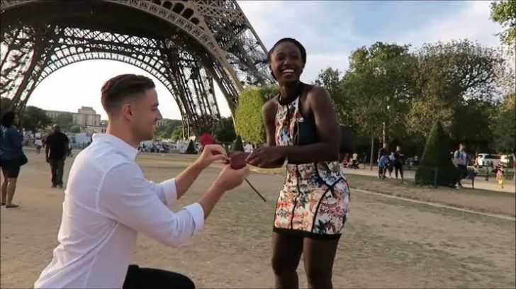Couple Confused When Selfie Goes Viral Until They Read The Comments_25