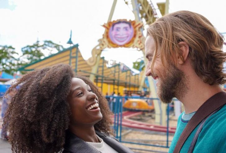 Couple Confused When Selfie Goes Viral Until They Read The Comments_28