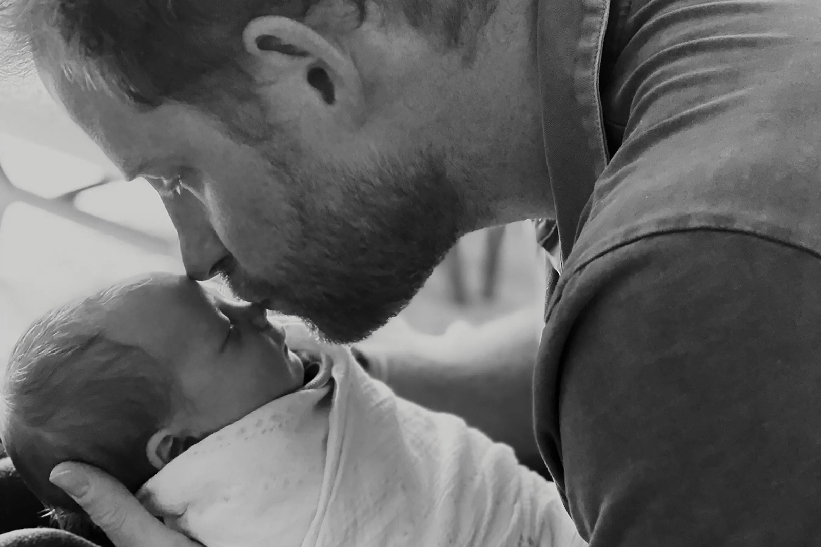 Harry And Meghan Finally Shares Photos Of Their Kids - Be The First To See!_8