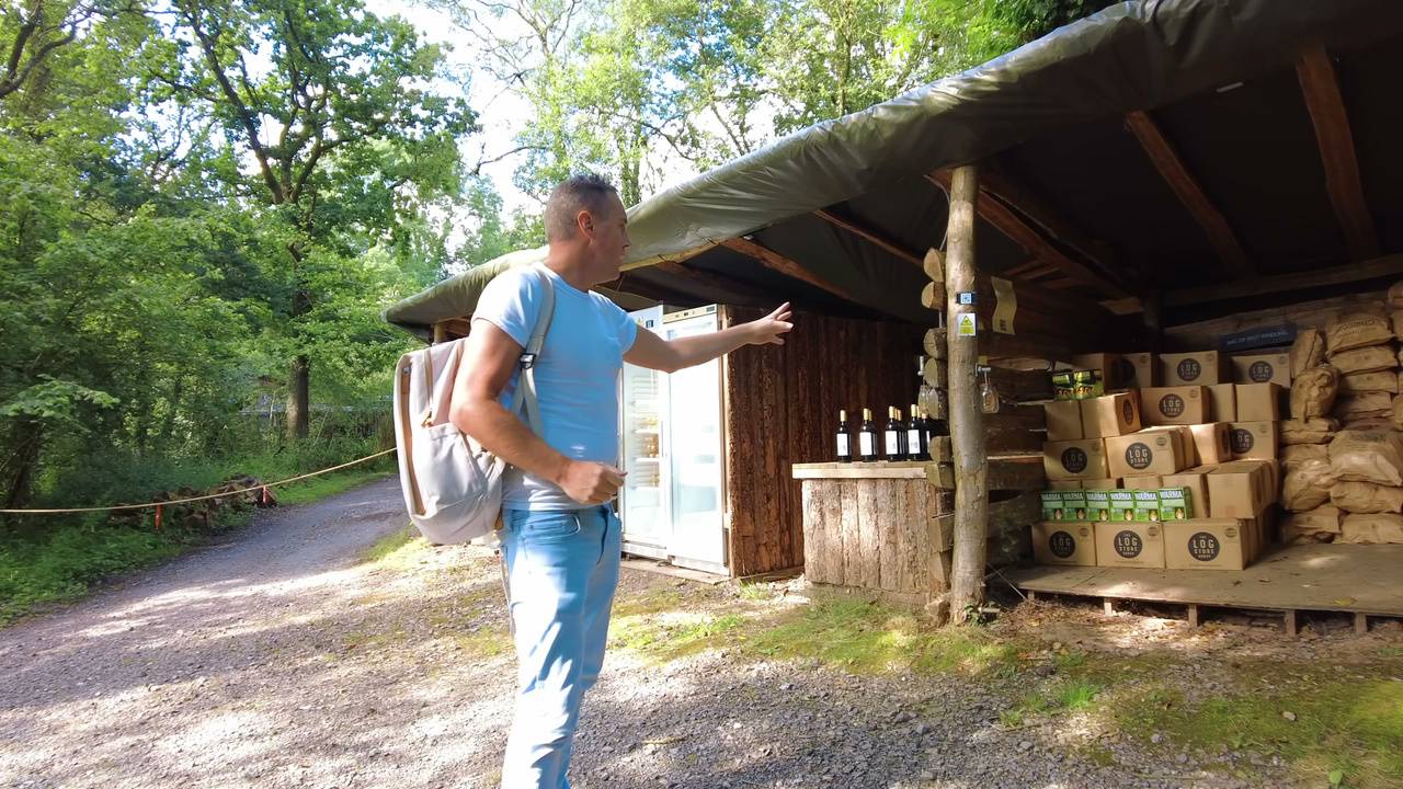 he-stayed-in-a-670-a-night-treehouse-but-wasn-t-expecting-this-inside-12