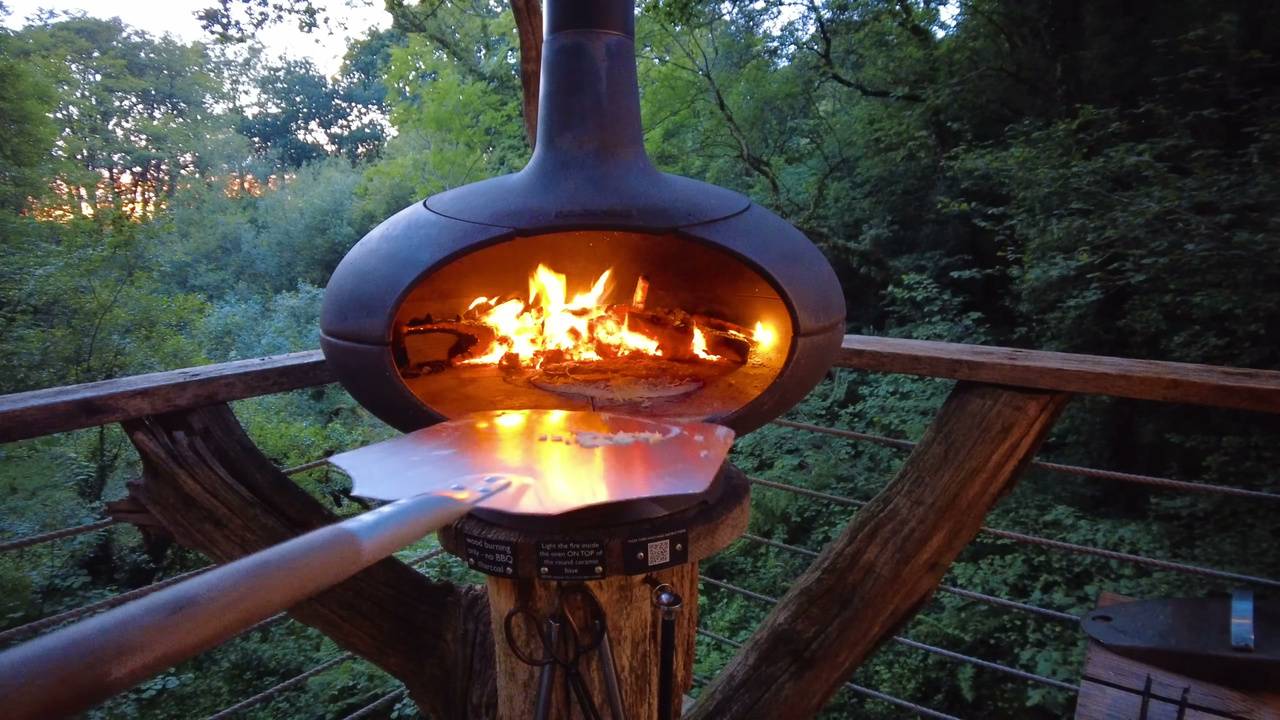 he-stayed-in-a-670-a-night-treehouse-but-wasn-t-expecting-this-inside-13