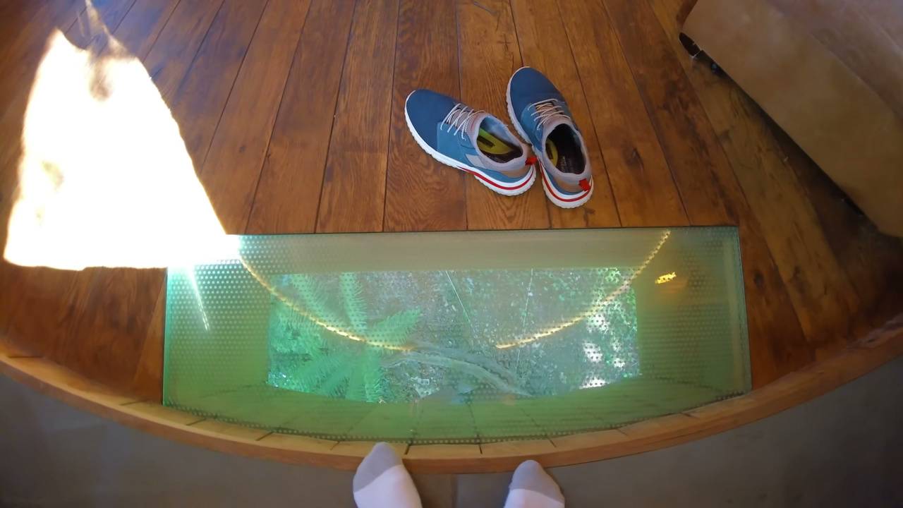 he-stayed-in-a-670-a-night-treehouse-but-wasn-t-expecting-this-inside-8