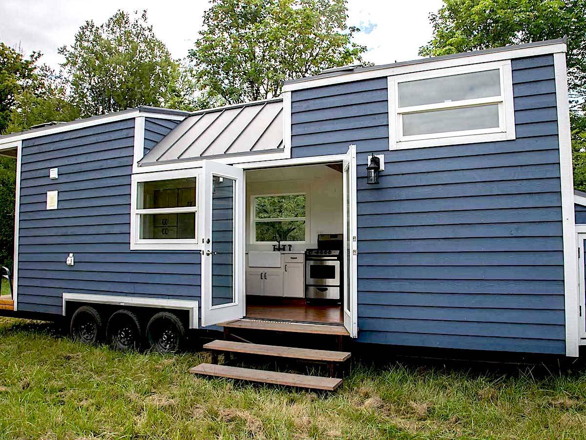 Inside This 240-Square-Foot Trailer House With The Biggest Hearts_10