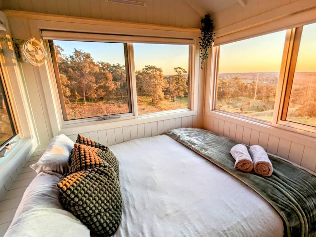 Inside This 240-Square-Foot Trailer House With The Biggest Hearts_9