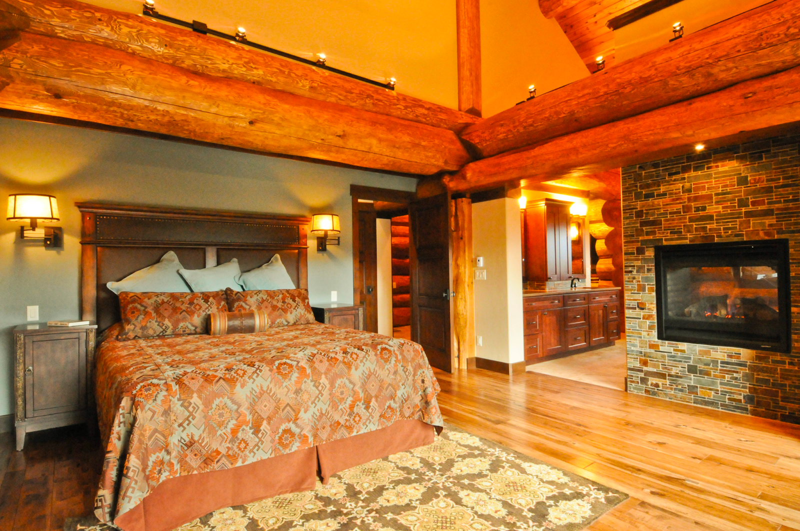 Man Built A Tiny Log Cabin, See Inside This Dreamy House!_6