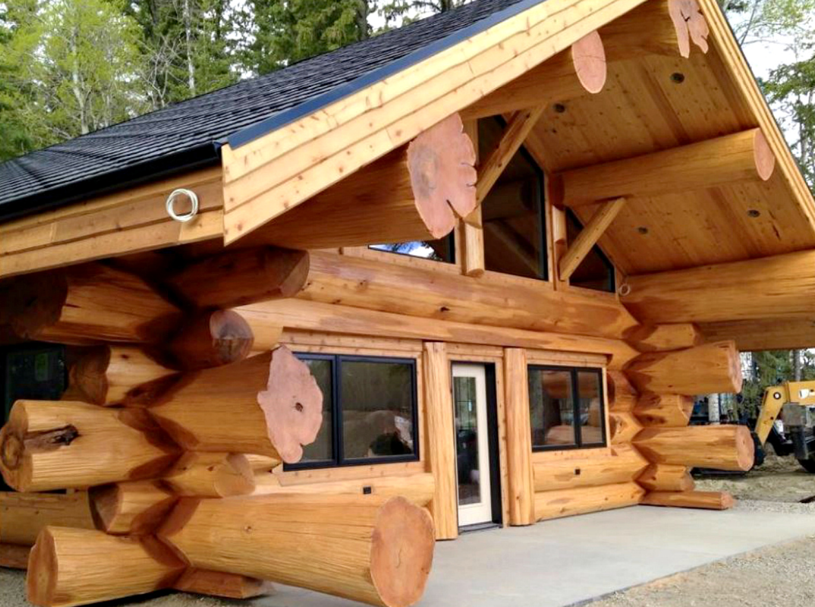 Man Built A Tiny Log Cabin, See Inside This Dreamy House!_8