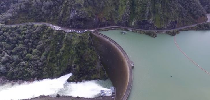 Man Noticed A Strange Hole In Lake But Never Expected This_15