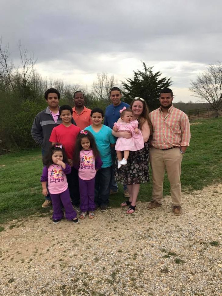 Mother Let Stranger Hold Her Baby, Then The Most Unexpected Happened_14