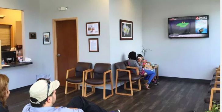 Mother Let Stranger Hold Her Baby, Then The Most Unexpected Happened_2