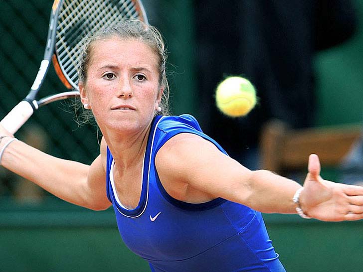 these-22-attractive-women-make-tennis-a-beautiful-scenery_14