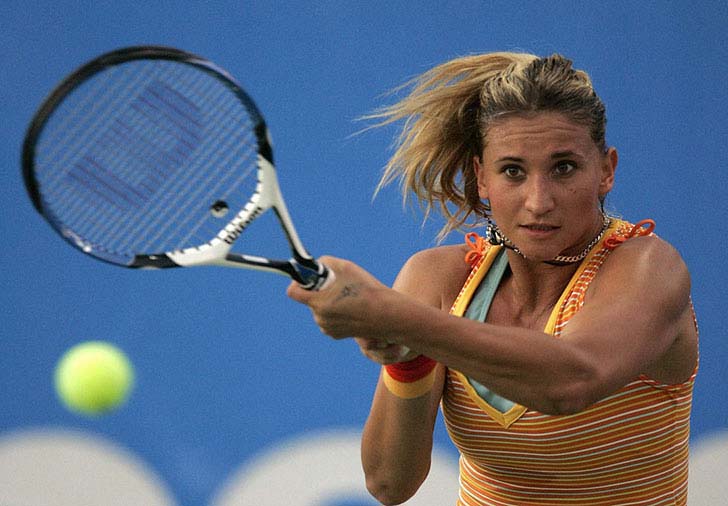 these-22-attractive-women-make-tennis-a-beautiful-scenery_21