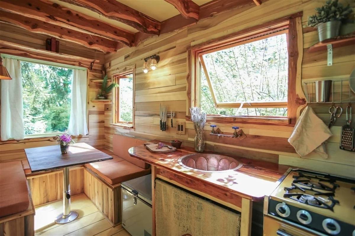 This Tiny House Is Just 210 Sq. Ft., But Look At Its Interior!_11