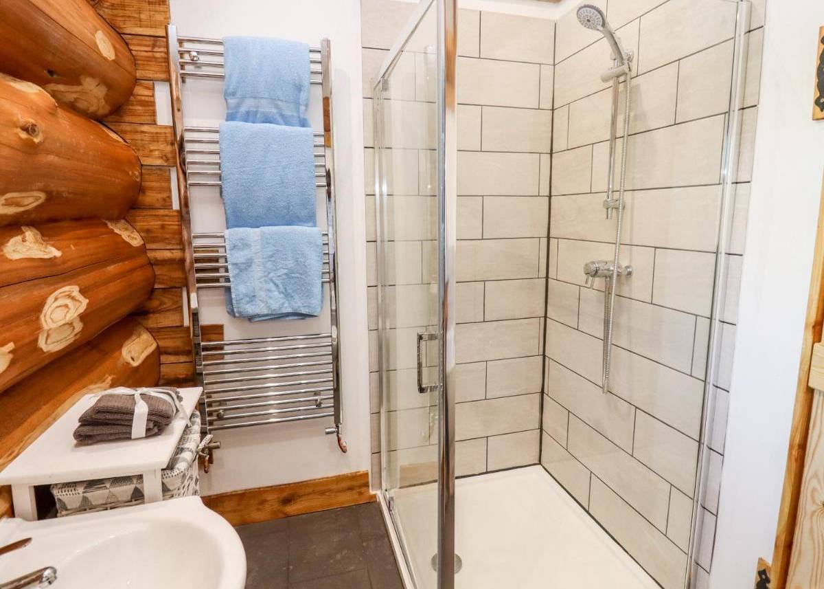 This Tiny House Is Just 210 Sq. Ft., But Look At Its Interior!_4