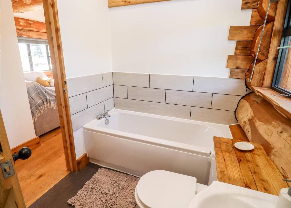 This Tiny House Is Just 210 Sq. Ft., But Look At Its Interior!_5