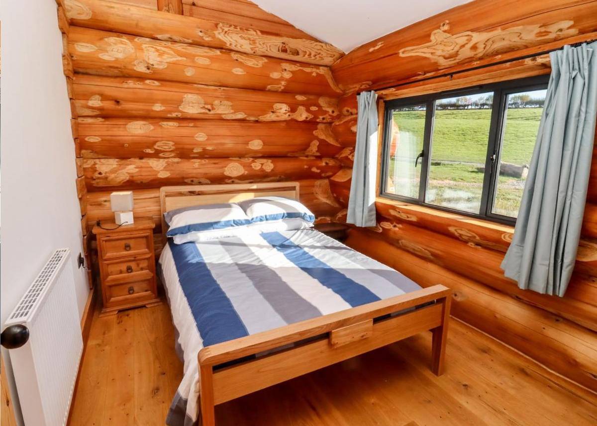 This Tiny House Is Just 210 Sq. Ft., But Look At Its Interior!_6