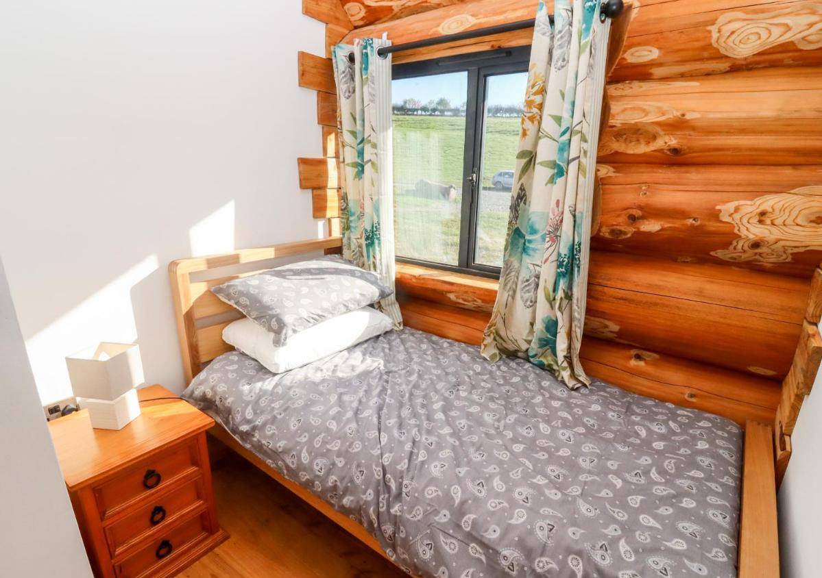 This Tiny House Is Just 210 Sq. Ft., But Look At Its Interior!_7