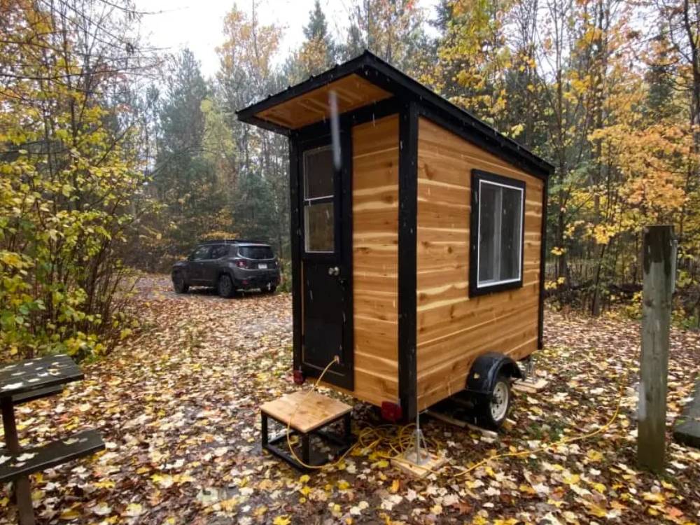 This Tiny Trailer House Is Just 240 Square Foot, But Look At Its Interior_10