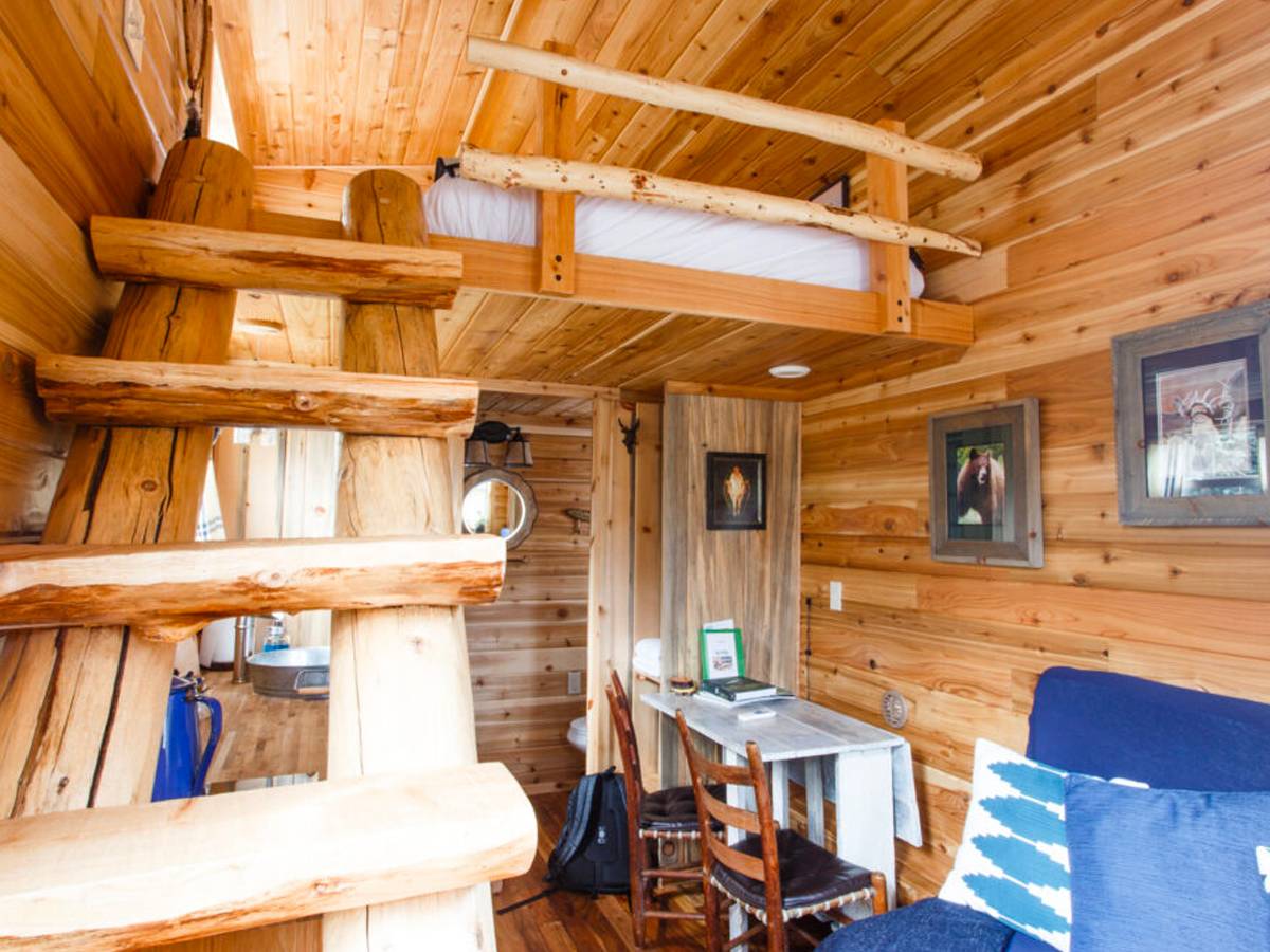 This Tiny Trailer House Is Just 240 Square Foot, But Look At Its Interior_11