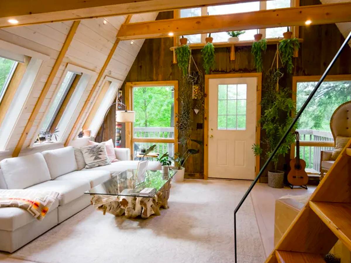 This Tiny Trailer House Is Just 240 Square Foot, But Look At Its Interior_13