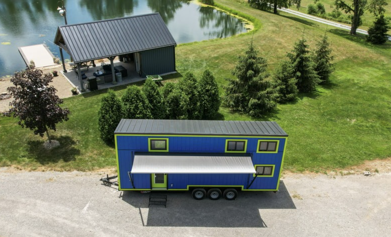 This Tiny Trailer House Is Just 240 Square Feet, But Look At Its Interior_17