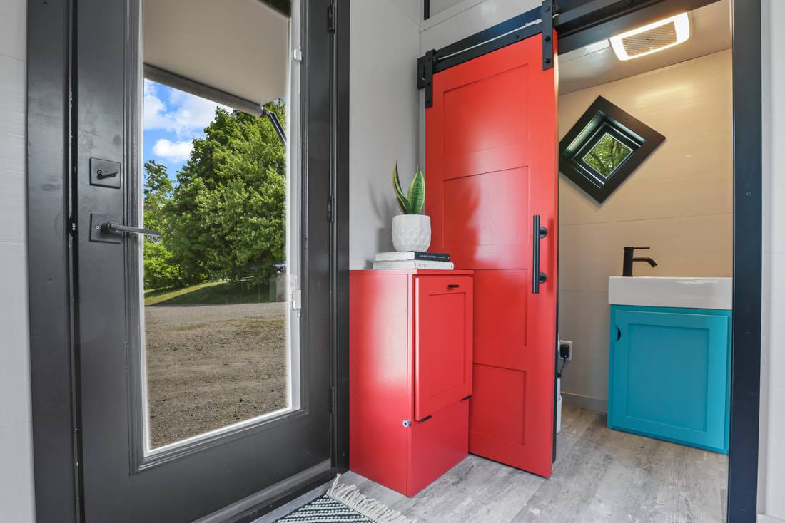 This Tiny Trailer House Is Just 240 Square Foot, But Look At Its Interior_4