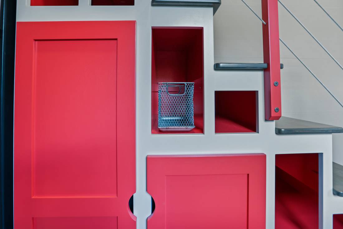 This Tiny Trailer House Is Just 240 Square Foot, But Look At Its Interior_7