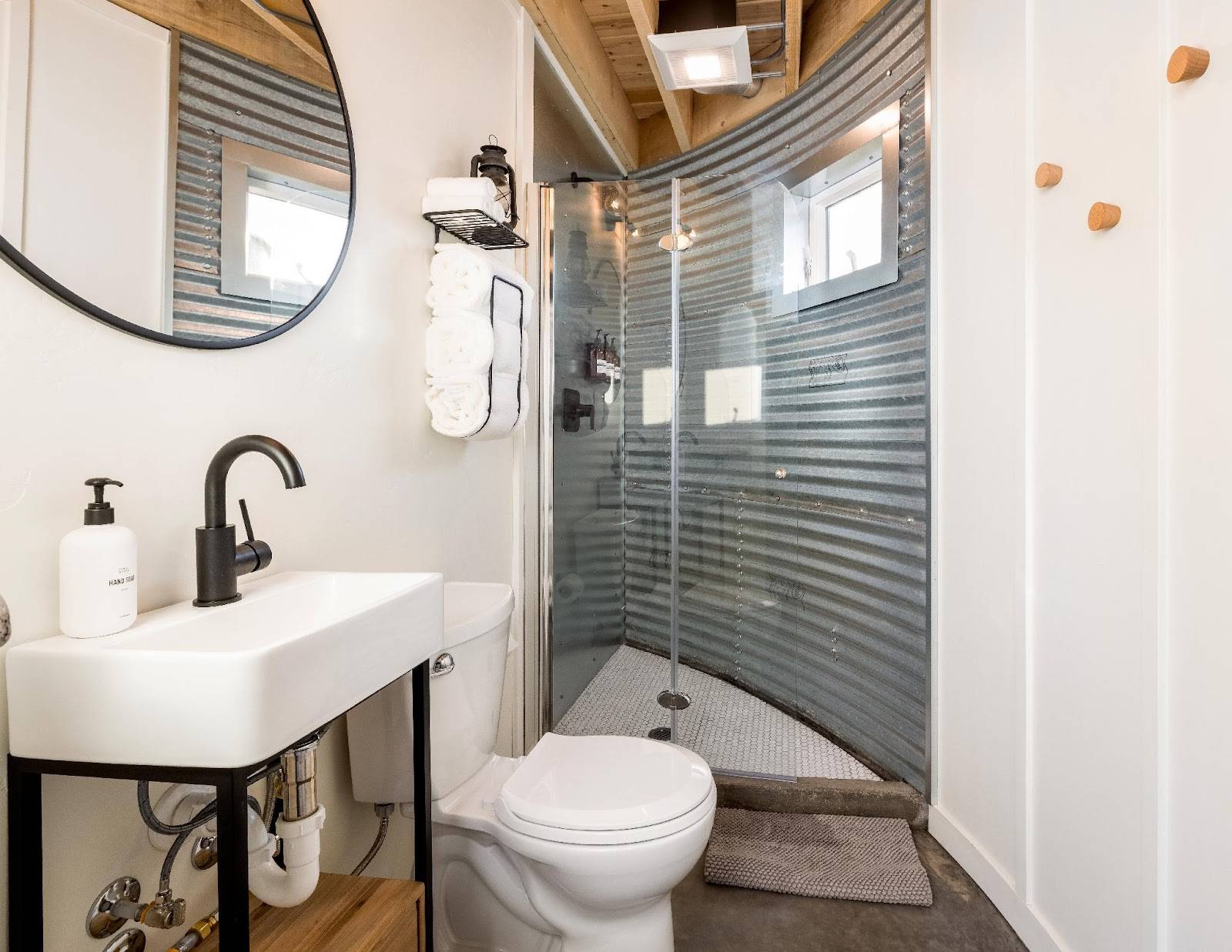 Tiny Converted Houses Become Dream Homes, See What They Are Like Inside!_7