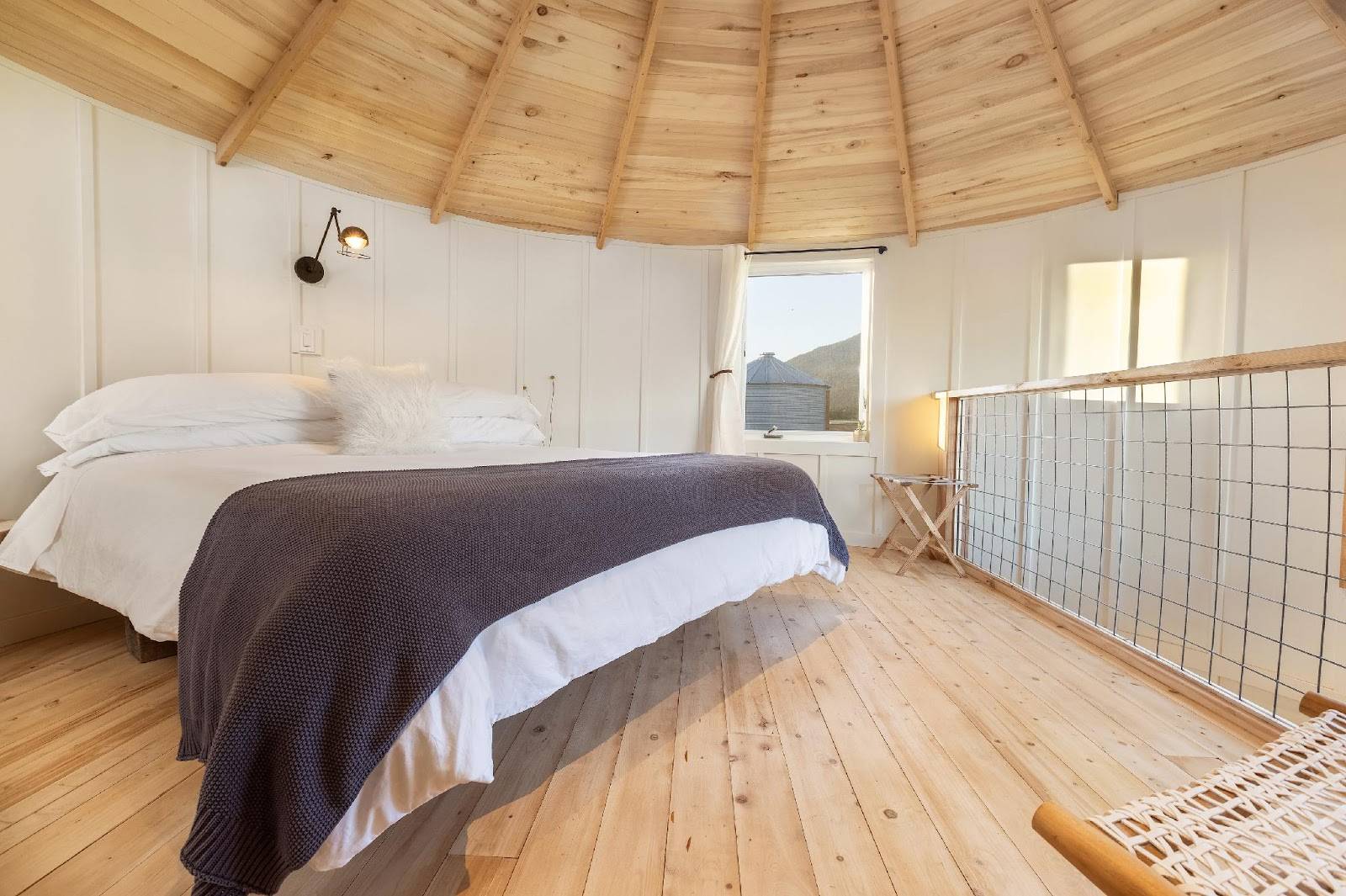 Tiny Converted Houses Become Dream Homes, See What They Are Like Inside!_8