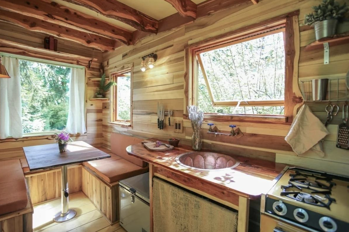Tiny Yet Stunning: The 210 Sq. Ft. House’s Interior_11