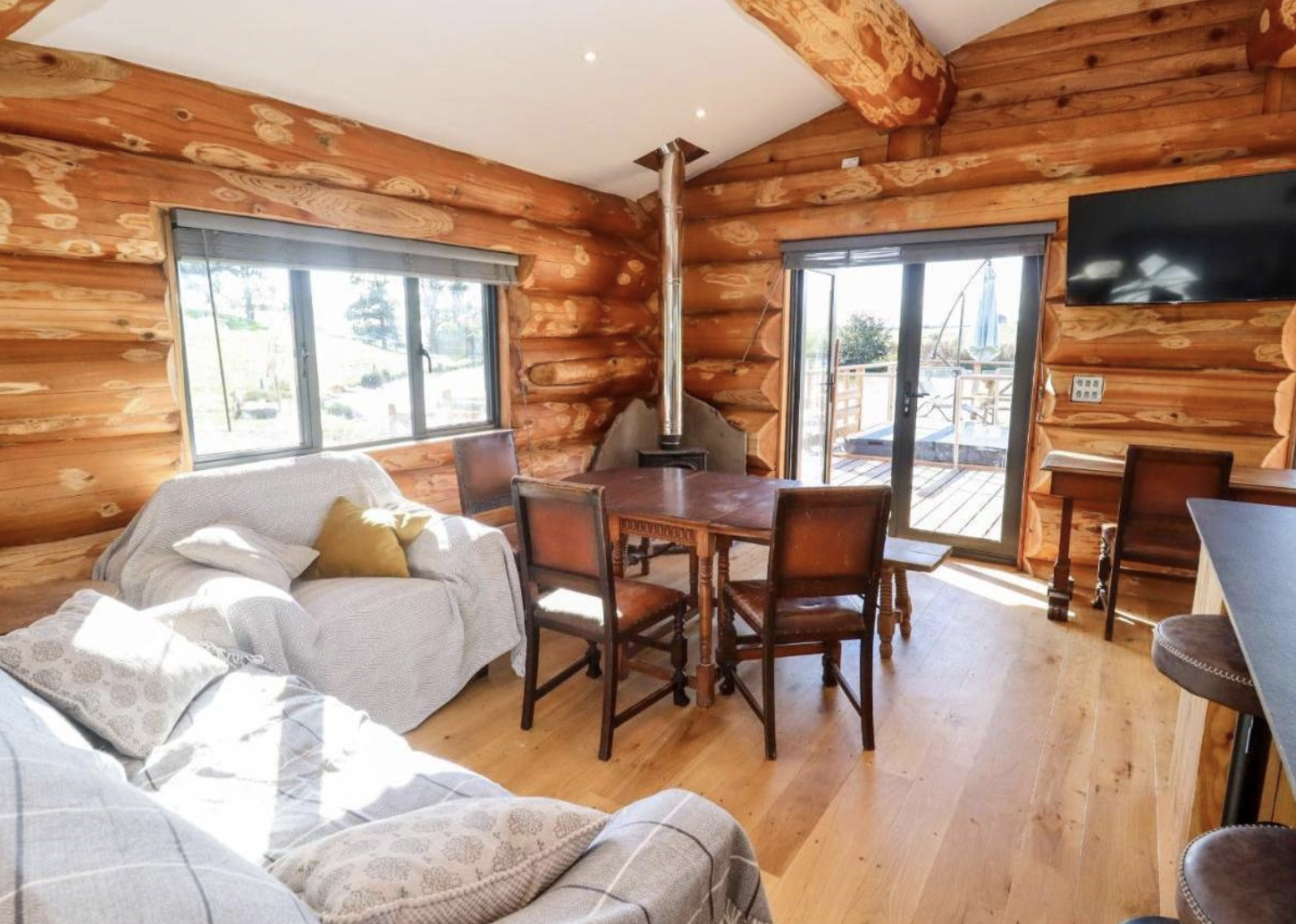Tiny Yet Stunning: The 210 Sq. Ft. House’s Interior_2