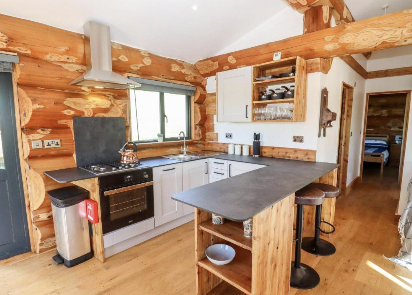 Tiny Yet Stunning: The 210 Sq. Ft. House’s Interior_3