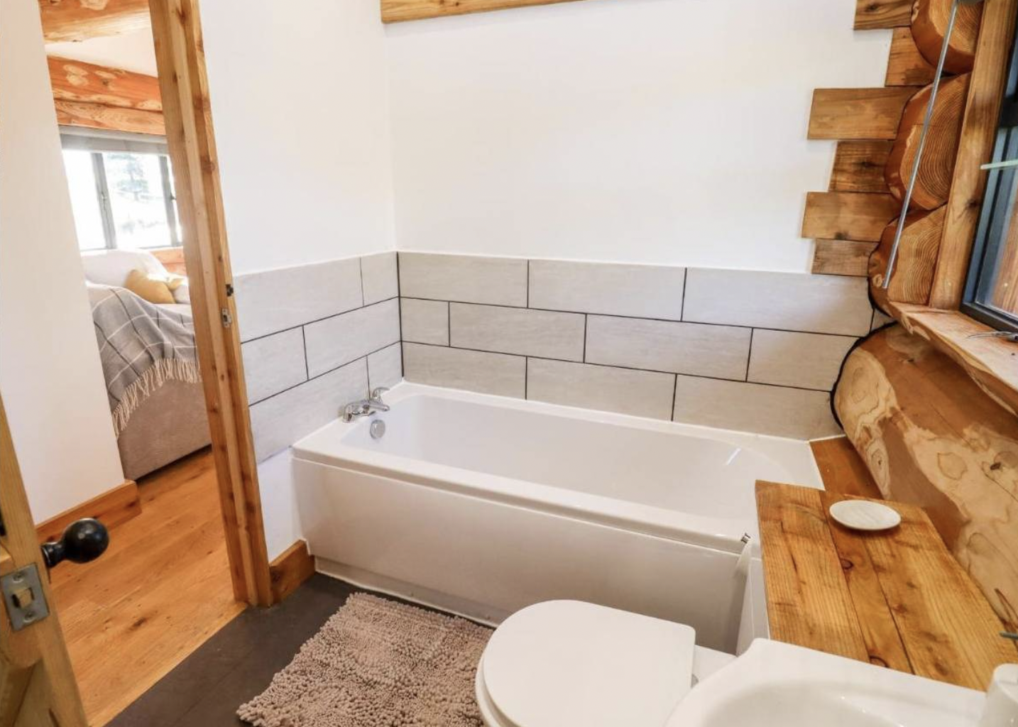 Tiny Yet Stunning: The 210 Sq. Ft. House’s Interior_5