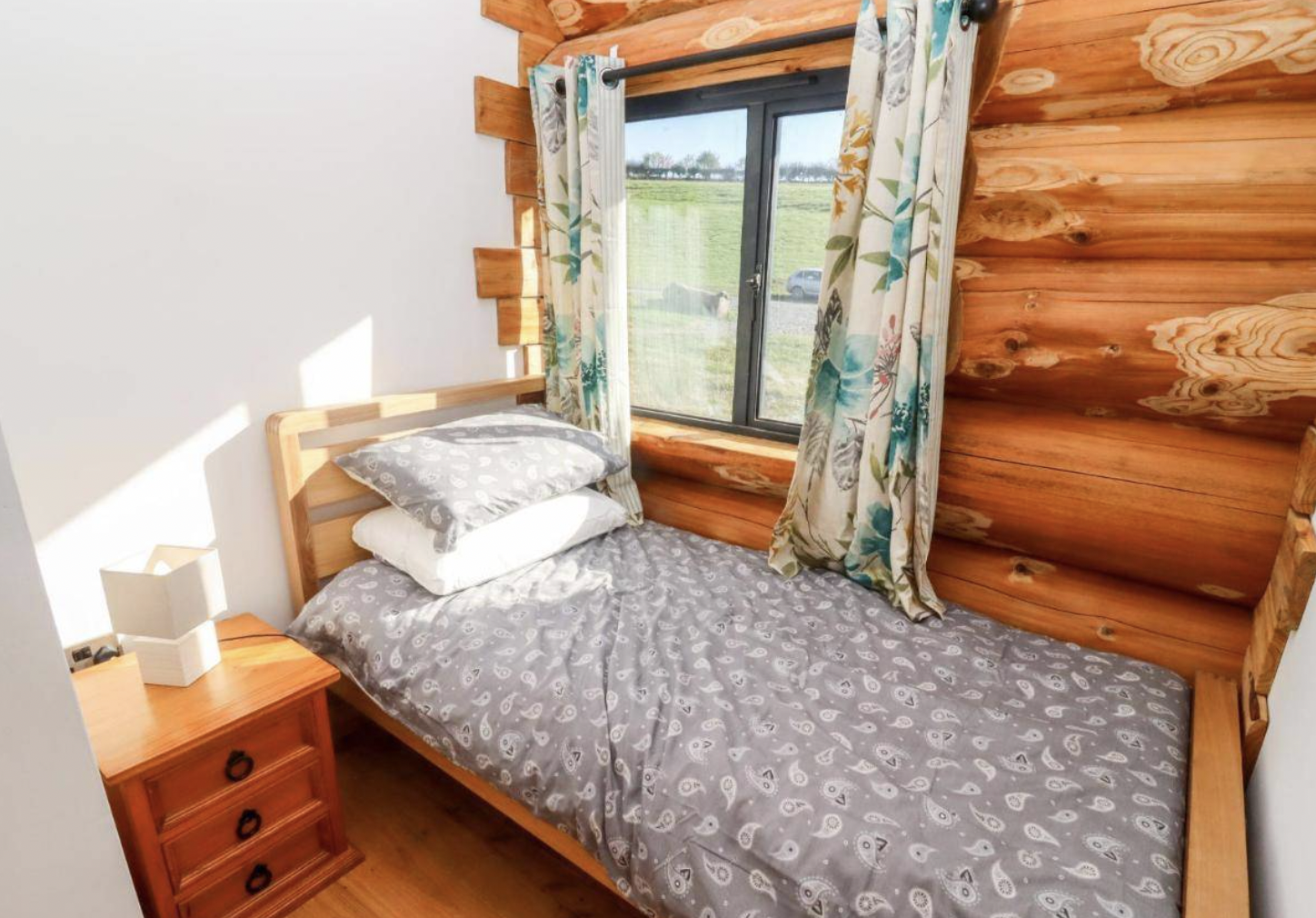 Tiny Yet Stunning: The 210 Sq. Ft. House’s Interior_7