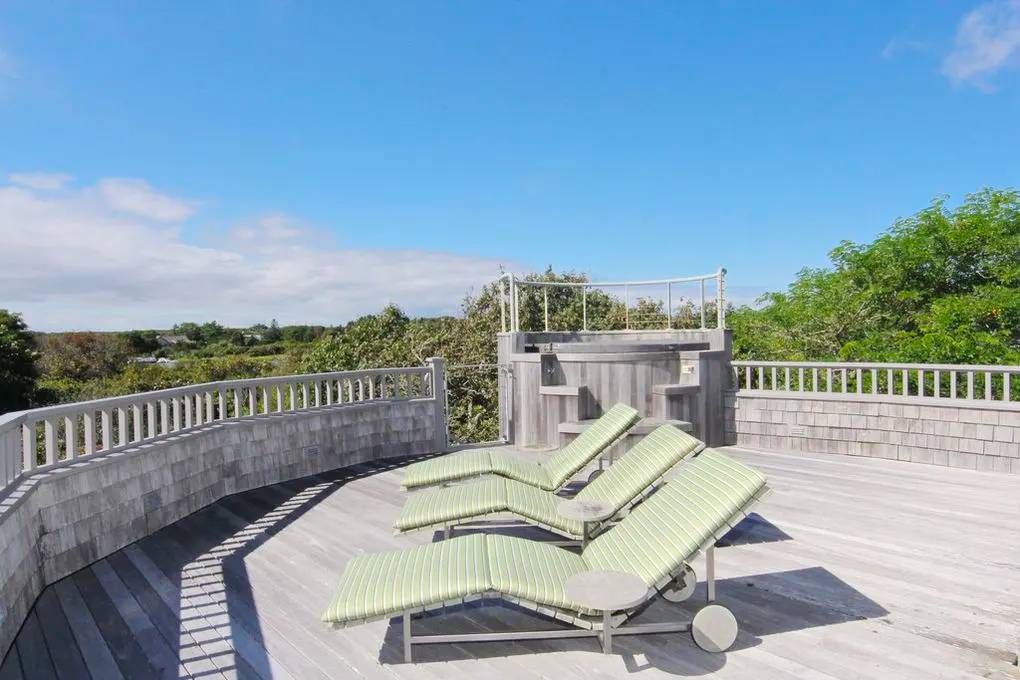 Tour Inside The Obamas' Luxurious $12 Million New House_17