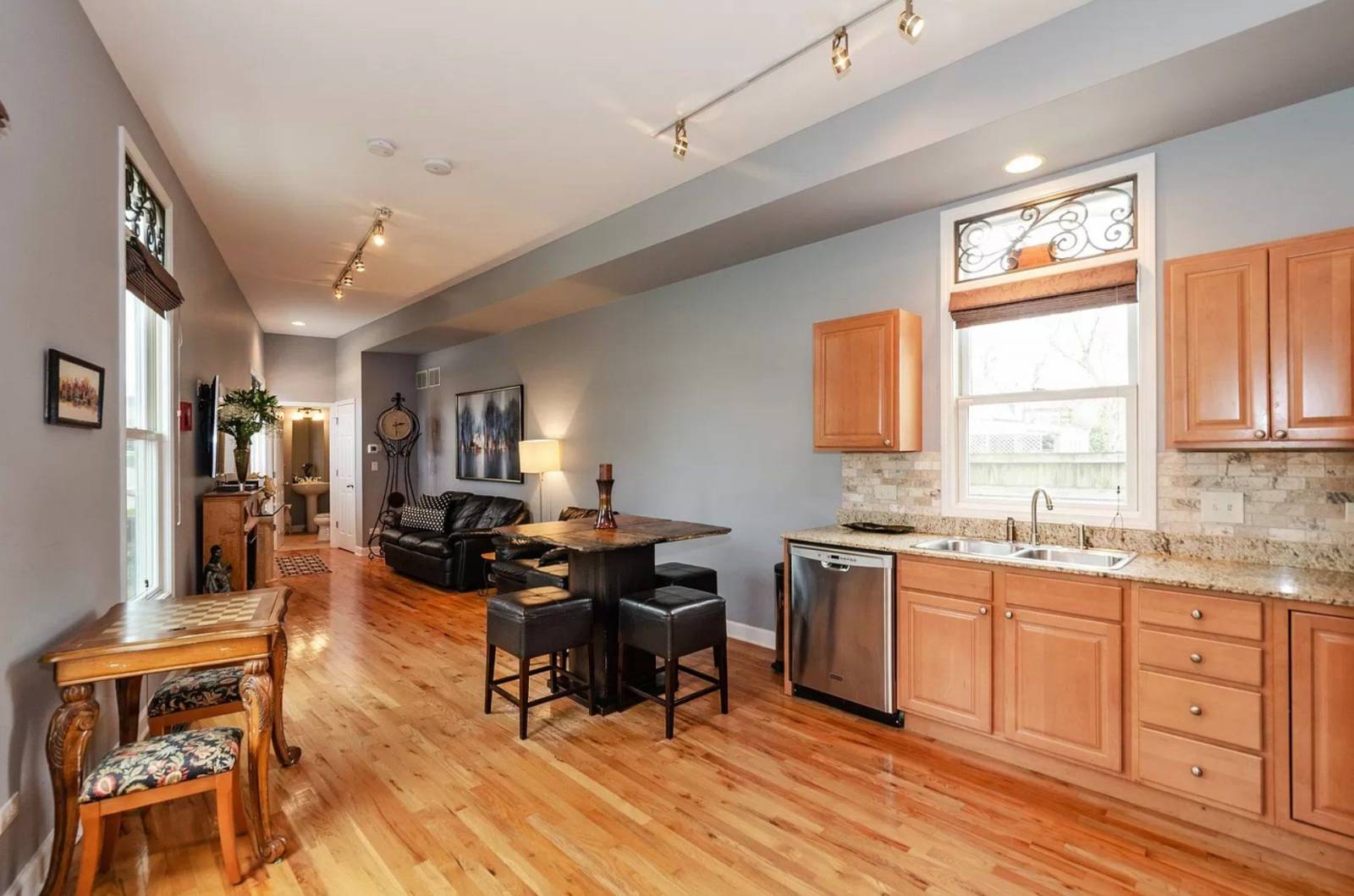 Viral TikTok Skinny House In Deerfield, IL Sold For $260K_4