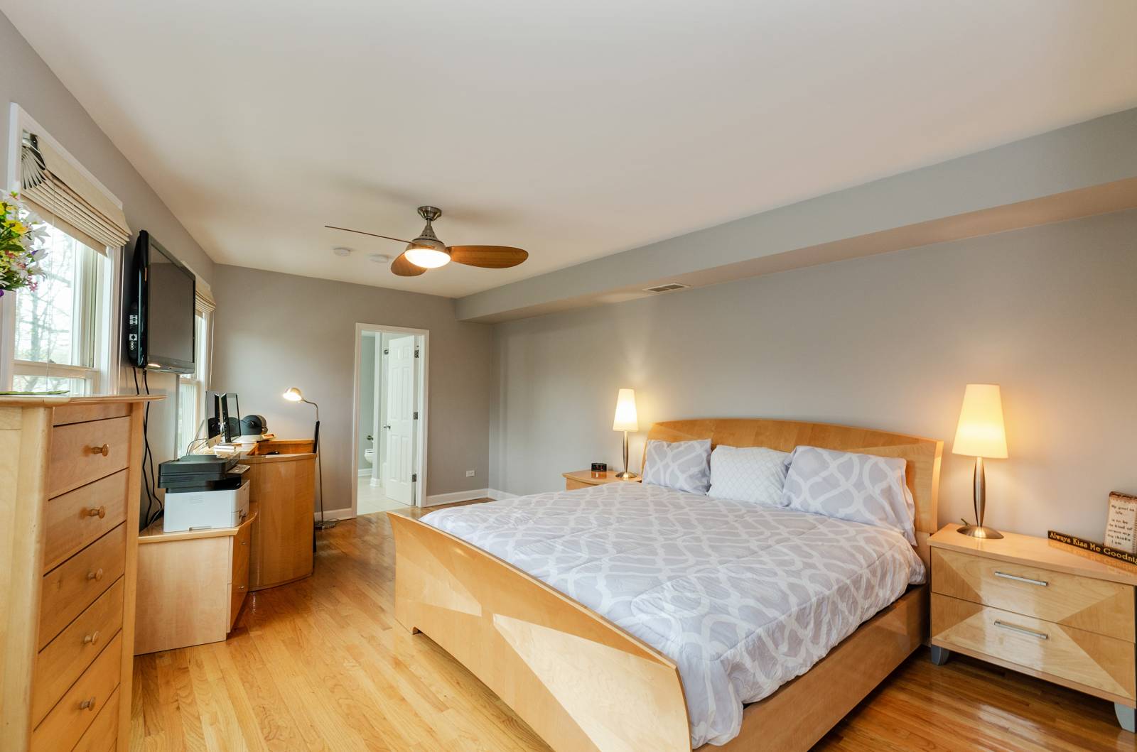 Viral TikTok Skinny House In Deerfield, IL Sold For $260K_7