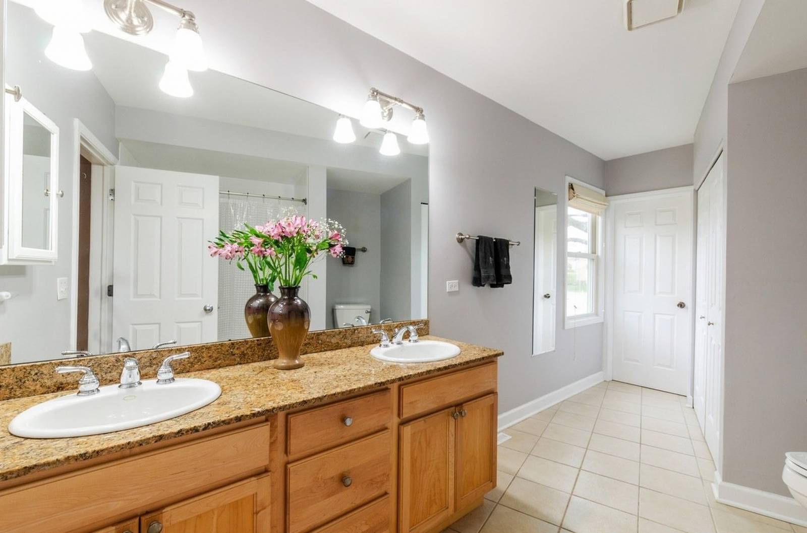 Viral TikTok Skinny House In Deerfield, IL Sold For $260K_8