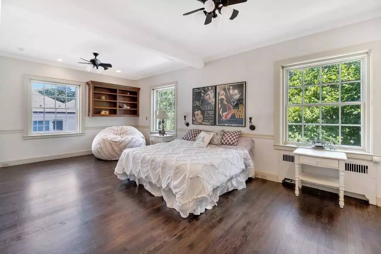 What’s Inside Trump’s $4M Mansion That Sold For $31.5M Today?_10