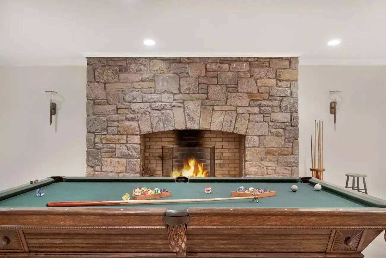 What’s Inside Trump’s $4M Mansion That Sold For $31.5M Today?_15