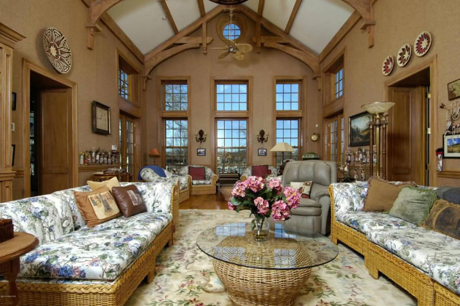 What’s Inside Trump’s $4M Mansion That Sold For $31.5M Today?_4