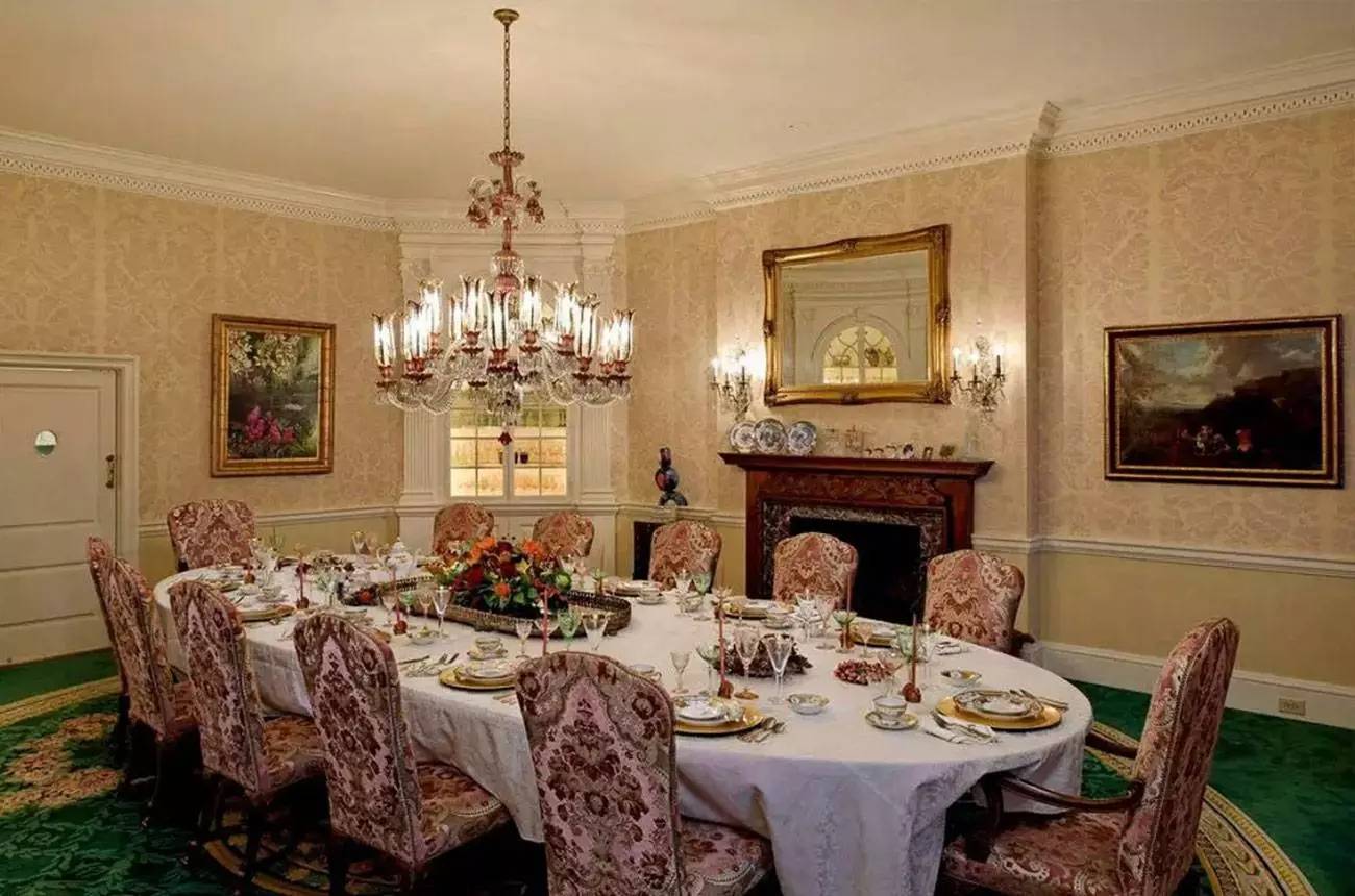 What’s Inside Trump’s $4M Mansion That Sold For $31.5M Today?_6