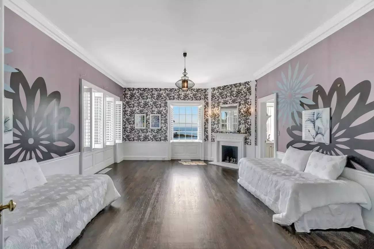 What’s Inside Trump’s $4M Mansion That Sold For $31.5M Today?_9