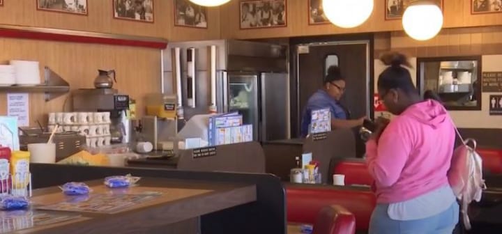 When A Waffle House Waitress Did This, She Didn't Expect A Customer To Record It_13